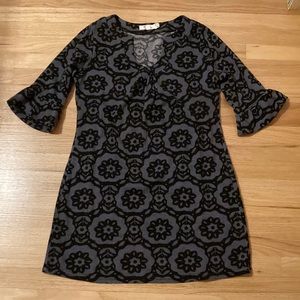 Bell sleeve patterned dress